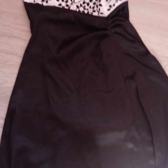 Elegant party dress - Picture 2 of 3